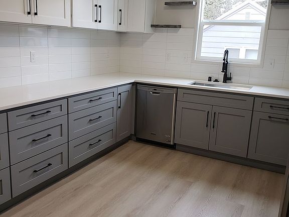 5th image of 11538 16th Ave NE