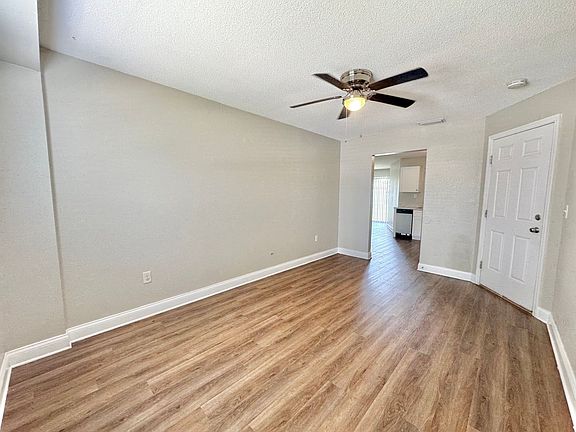 3rd image of 1812 3rd St SE APT A