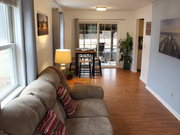 7 Parizo Dr, Essex, VT 05452