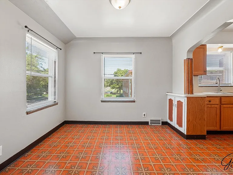 5076 Chalmers St — Photo 10