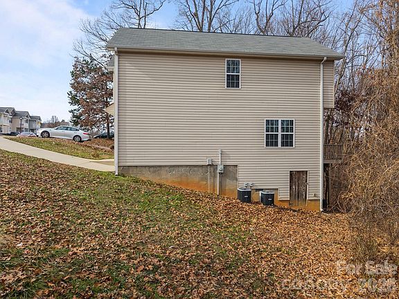 5th image of 115 Lookout Point Pl