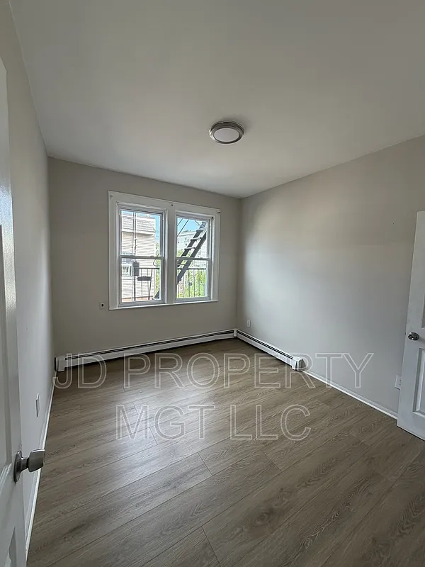 2 bed, 1.0 bath, $2,100 — Photo 3