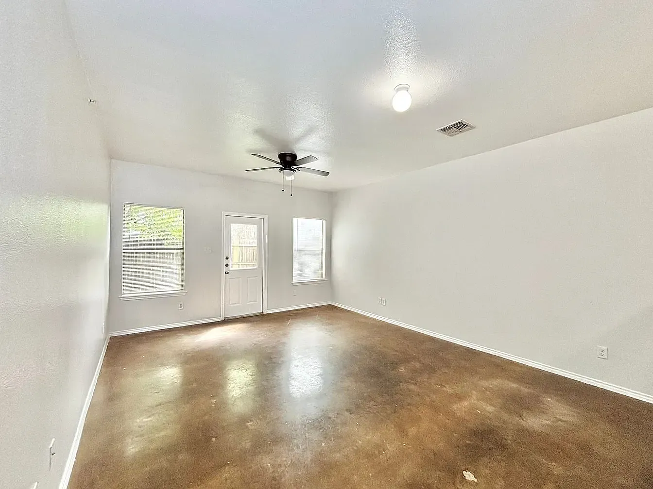 3 bed, 2.5 bath, 1400 sqft, $1,400 — Photo 3
