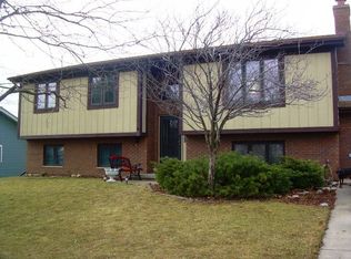 10607 Charles St, Huntley, IL 60142