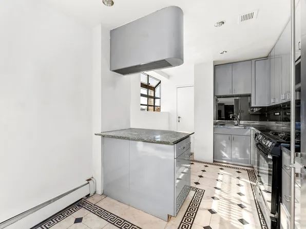 40 Sutton Place image 9 of 11