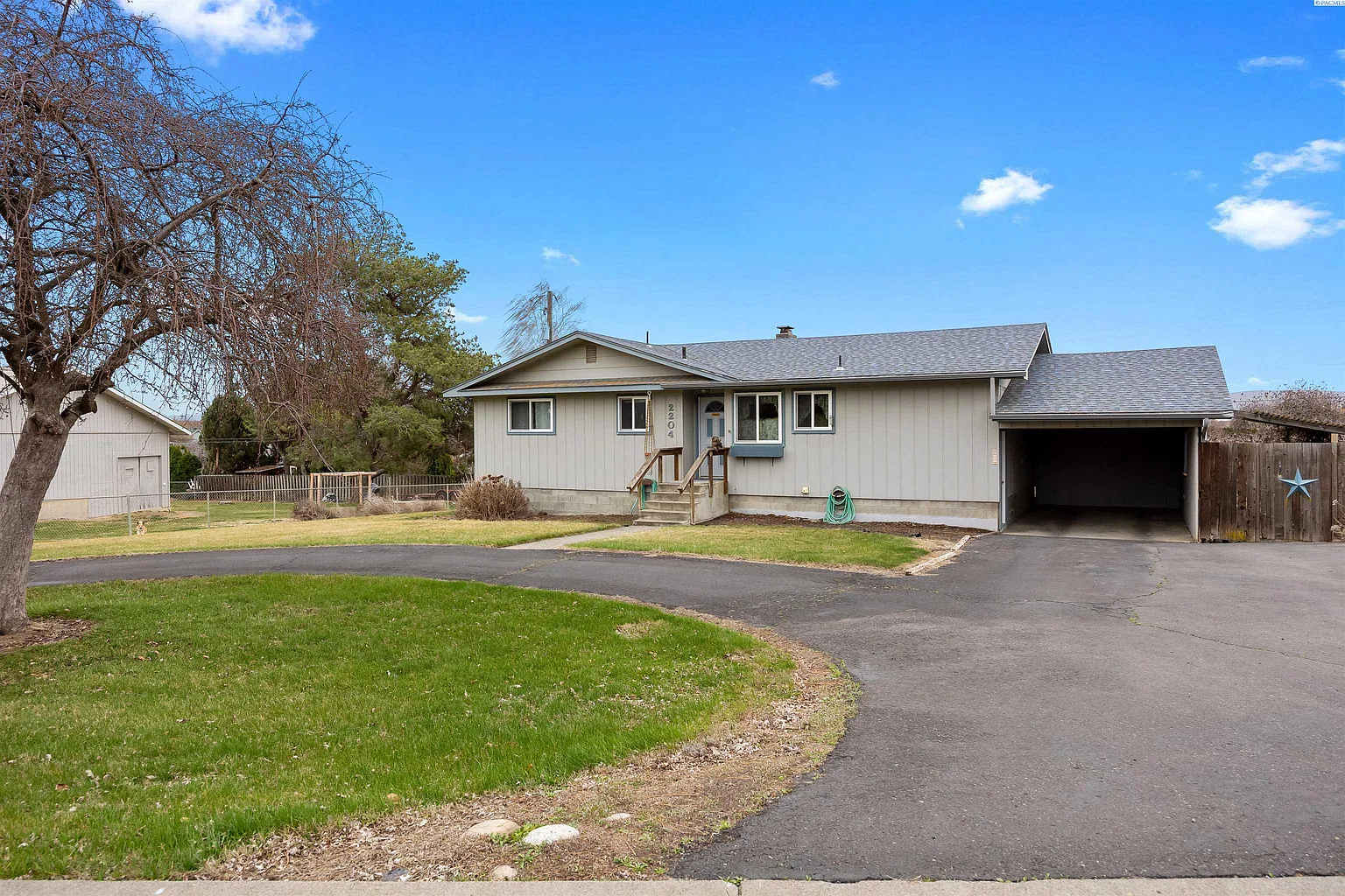 2204 Hill Dr photo 1