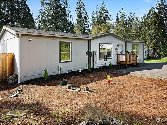 2nd image of 40 SE Clematis Avenue