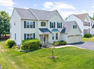 93 Overlook Cir, Garnet Valley, PA 19060