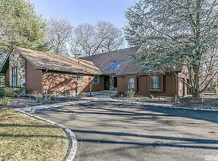 5 Cedarfield Ter, Saint James, NY 11780