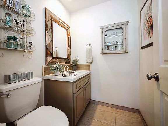 Laundry room 1/4 bath
