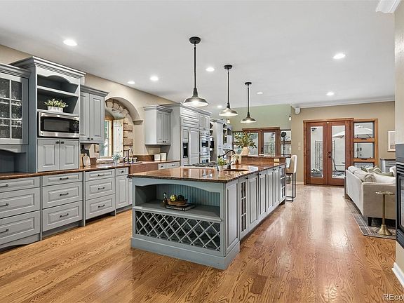 3rd image of 498 Columbine Street #9