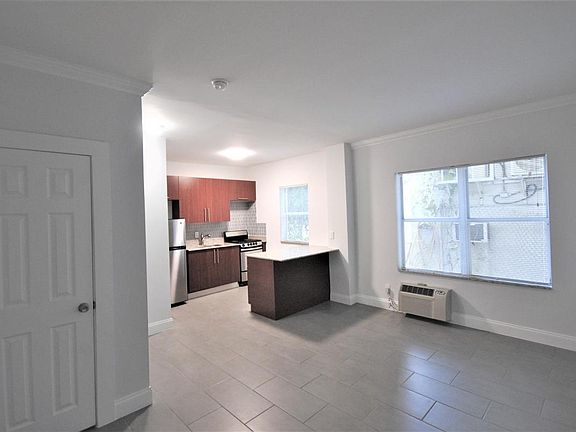 5th image of 437 NE 29th St APT 106