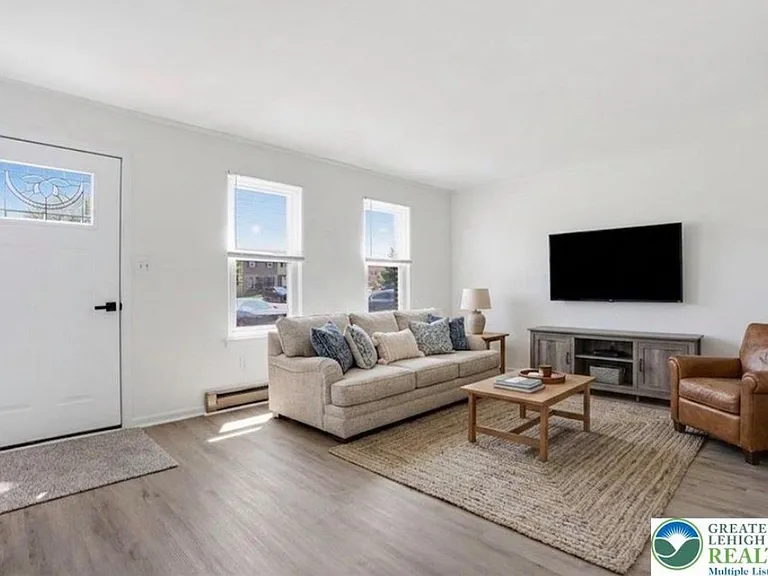 21 Madison Ln — Photo 2