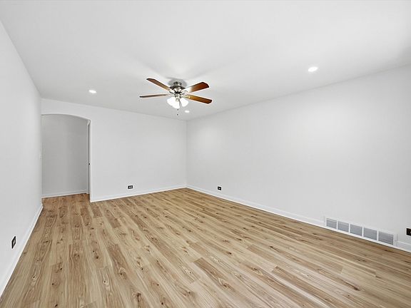 5th image of 8846 S Dorchester Ave