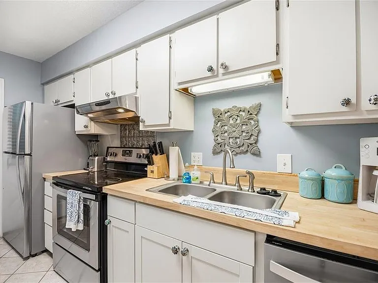 1000 Sea Island Rd #10 — Photo 11