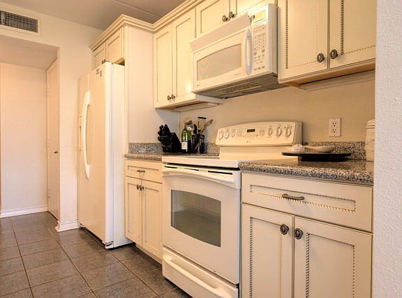 4th image of 220 W Cora Lee Dr #108