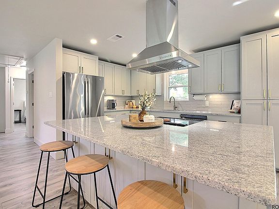 2nd image of 7964 Fairlane Dr