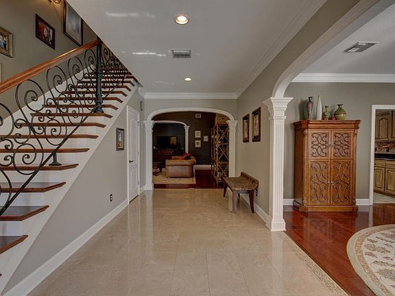 4th image of 201 Timberwood Cir