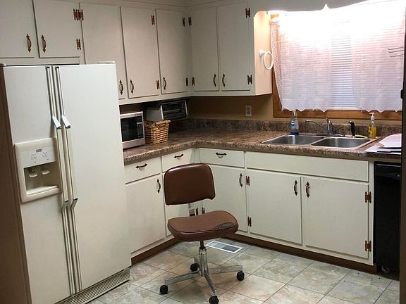 5th image of 820 Columbus Ave NW