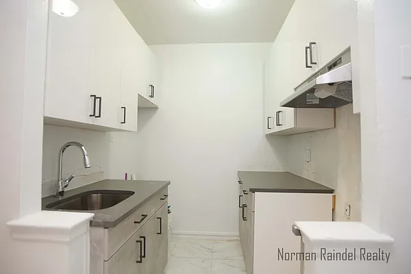 Rented by Norman Raindel, LREB | media 7