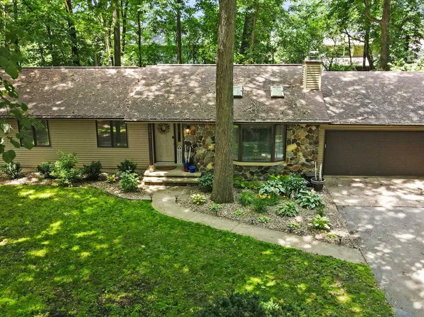 1545 Deerfield Dr, Oshkosh, WI 54904