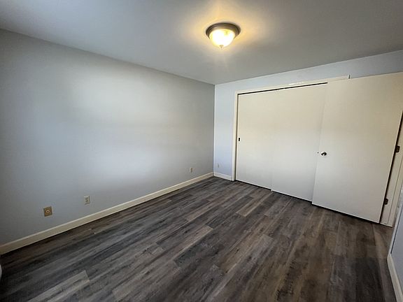 5th image of 2528 Camelot Blvd APT A