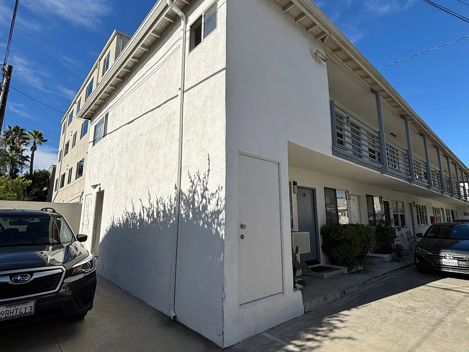 10814 Blix St — Photo 2