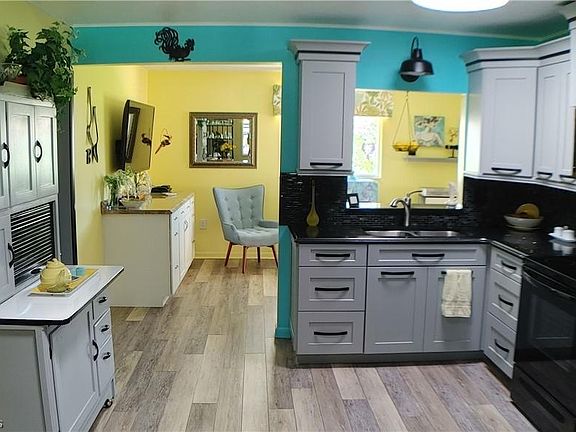 5th image of 135 Parkview Cir