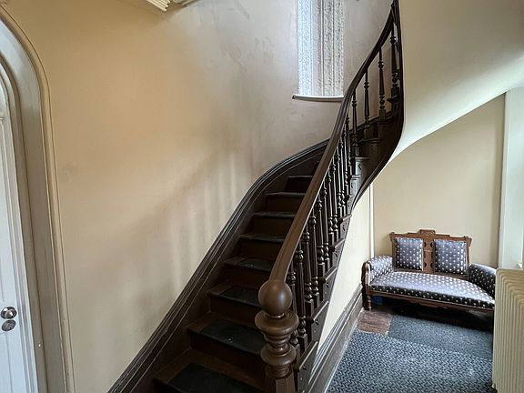 2nd image of 51 Nassau St
