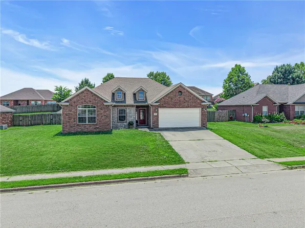 450 Beasley Dr, Centerton, AR 72719