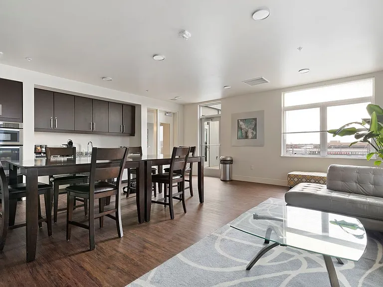 Freshwater Plaza Apartments — Photo 7