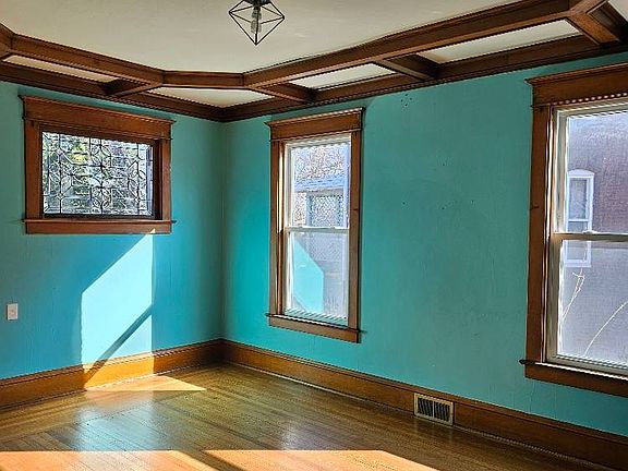 3rd image of 409 N Cherry St