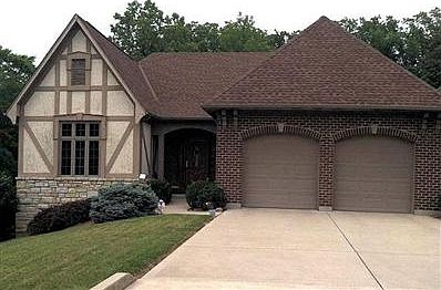 2nd image of 8436 Fontainebleau Ct