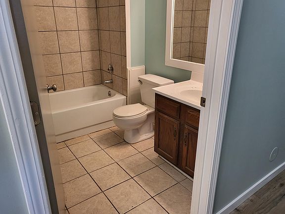 5th image of 241 Sandalwood Dr