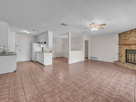 5th image of 1123 Rhonda Lee St