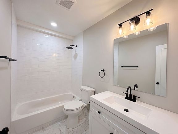 4th image of 358 Campbell Ave #1B
