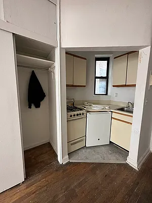 Rented by Eric Goodman Realty Corp | media 9