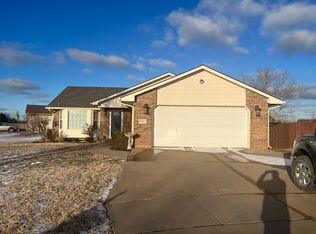 1812 S Smithmoor Ct, Wichita, KS 67207