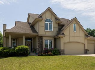 5525 Arbor Lake Dr, Pleasant Hill, IA 50327