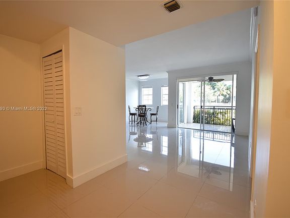 4th image of 3135 NE 184th St APT 2102