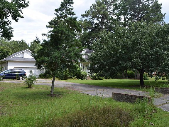 2nd image of 302 Wisteria Dr