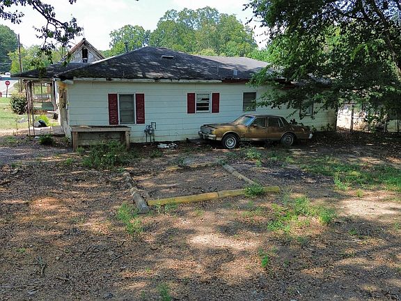 5th image of 833 Cleo St