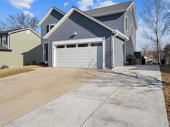 3rd image of 809 Crescent Ridge Dr