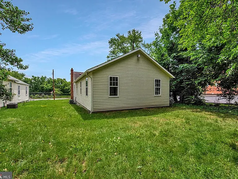 7508 Columbia Ave — Photo 3