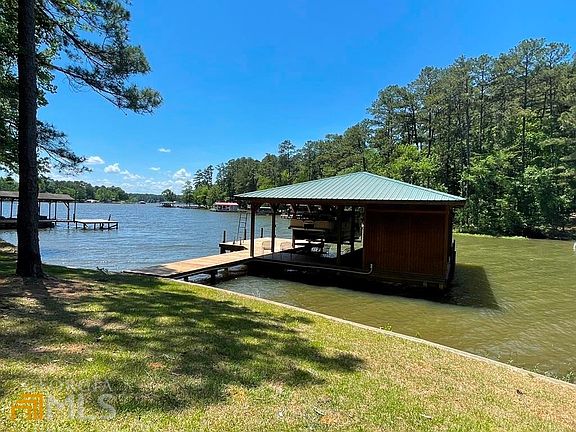 3rd image of 835 Pine Lake Dr