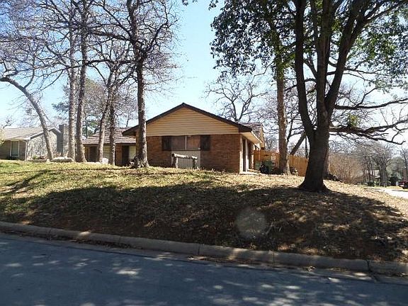 2nd image of 2515 Jewell Dr