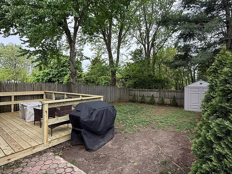 233 Lafayette Dr — Photo 28