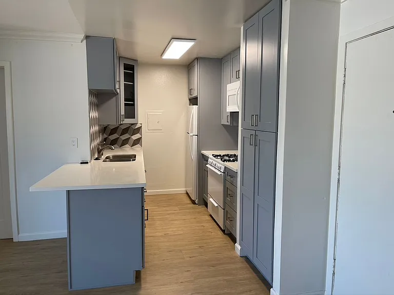 LUXURY LIVING AT AN AFFORDABLE PRICE — Photo 10