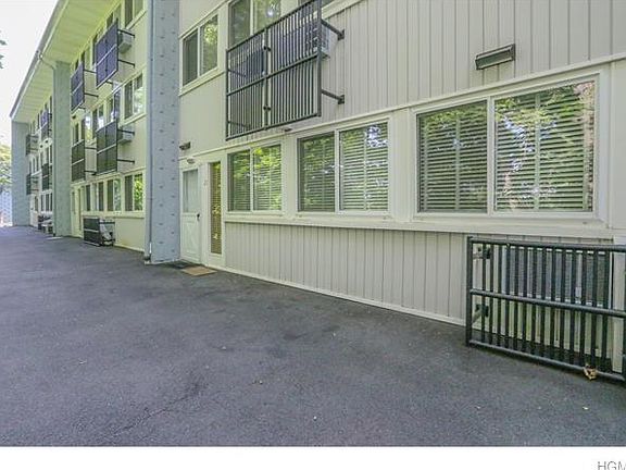 5th image of 8 Wyndover Woods Ln APT 21