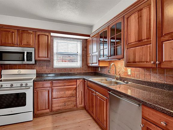 5th image of 4217 Hereford St #1F